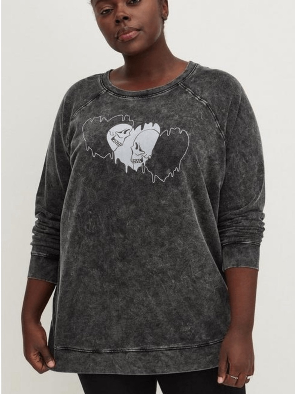 Torrid 2X Raglan Sweatshirt Ultra Soft Fleece Skull Heart Black Wash pullover
